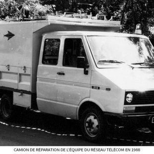Camion-de-réparation-de-léquipe-du-Réseau-télécom-en-1988.jpg