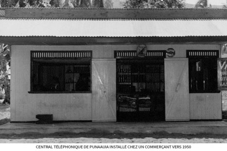 Central-téléphonique-de-Punaauia-installé-chez-un-commerçant-vers-1950.jpg
