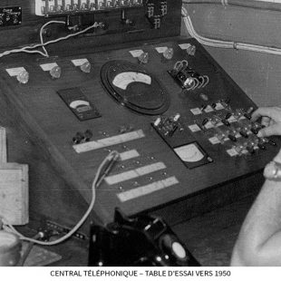 Central-téléphonique-–-Table-d’essai-vers-1950.jpg