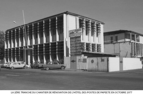 La-1ère-tranche-du-chantier-de-rénovation-de-lHôtel-des-Postes-de-Papeete-en-octobre-1977.jpg
