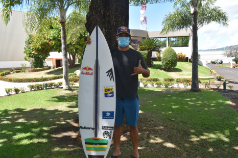Michel Bourez, surfeur professionnel polynésien